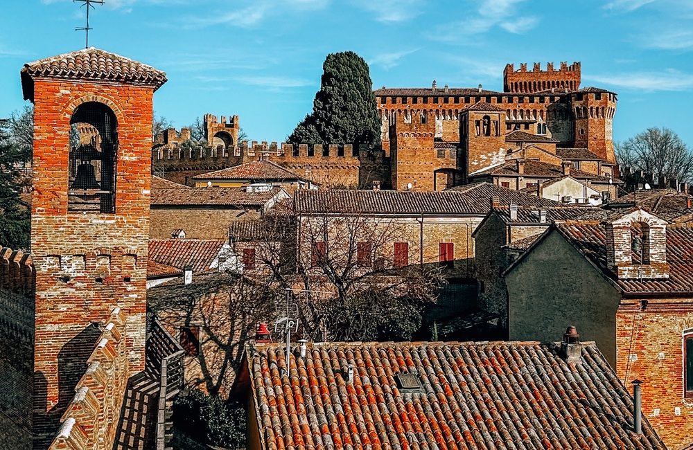 Vista su Gradara e la sua Rocca