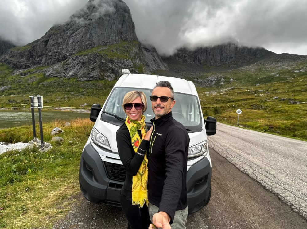 Un selfie davanti al camper alle isole Lofoten