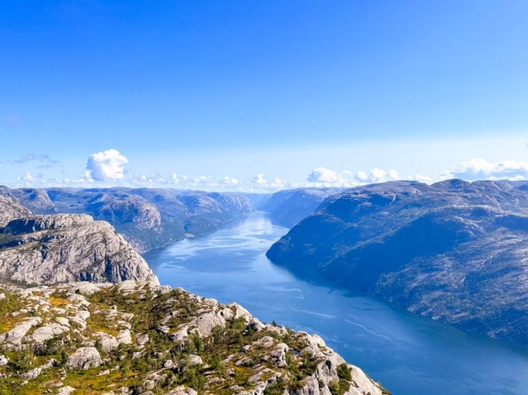 La vista spettacolare sul fiordo che si gode dal Preikestolen.