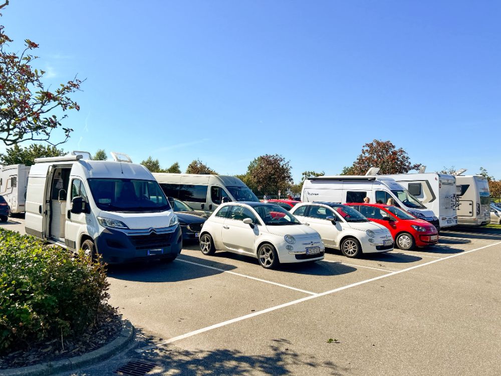 Parcheggio per camper a pochi passi dal centro città.