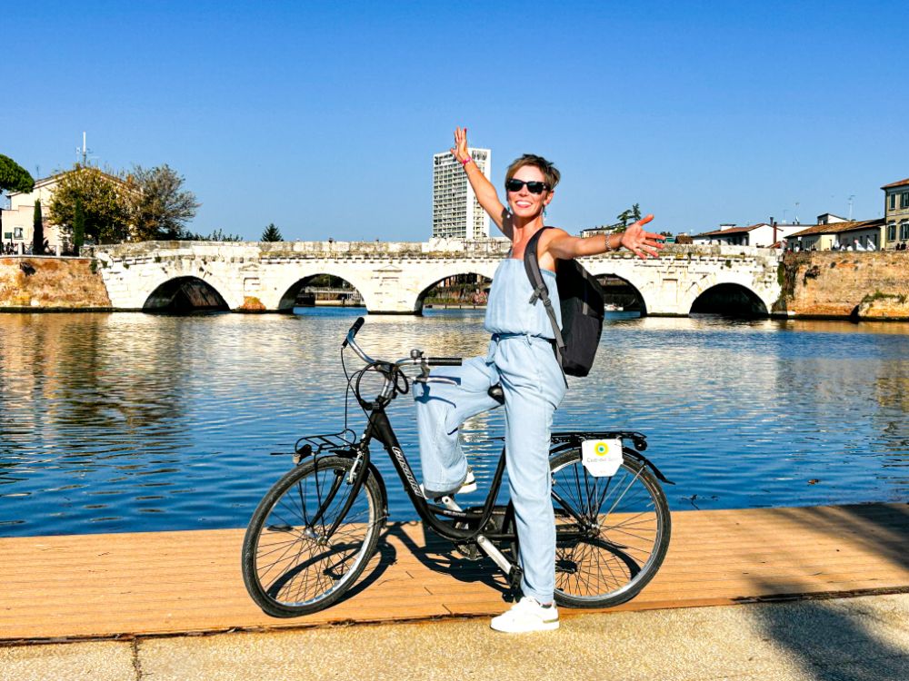 Dall'alloggio insolito al ponte Tiberio in bicicletta.